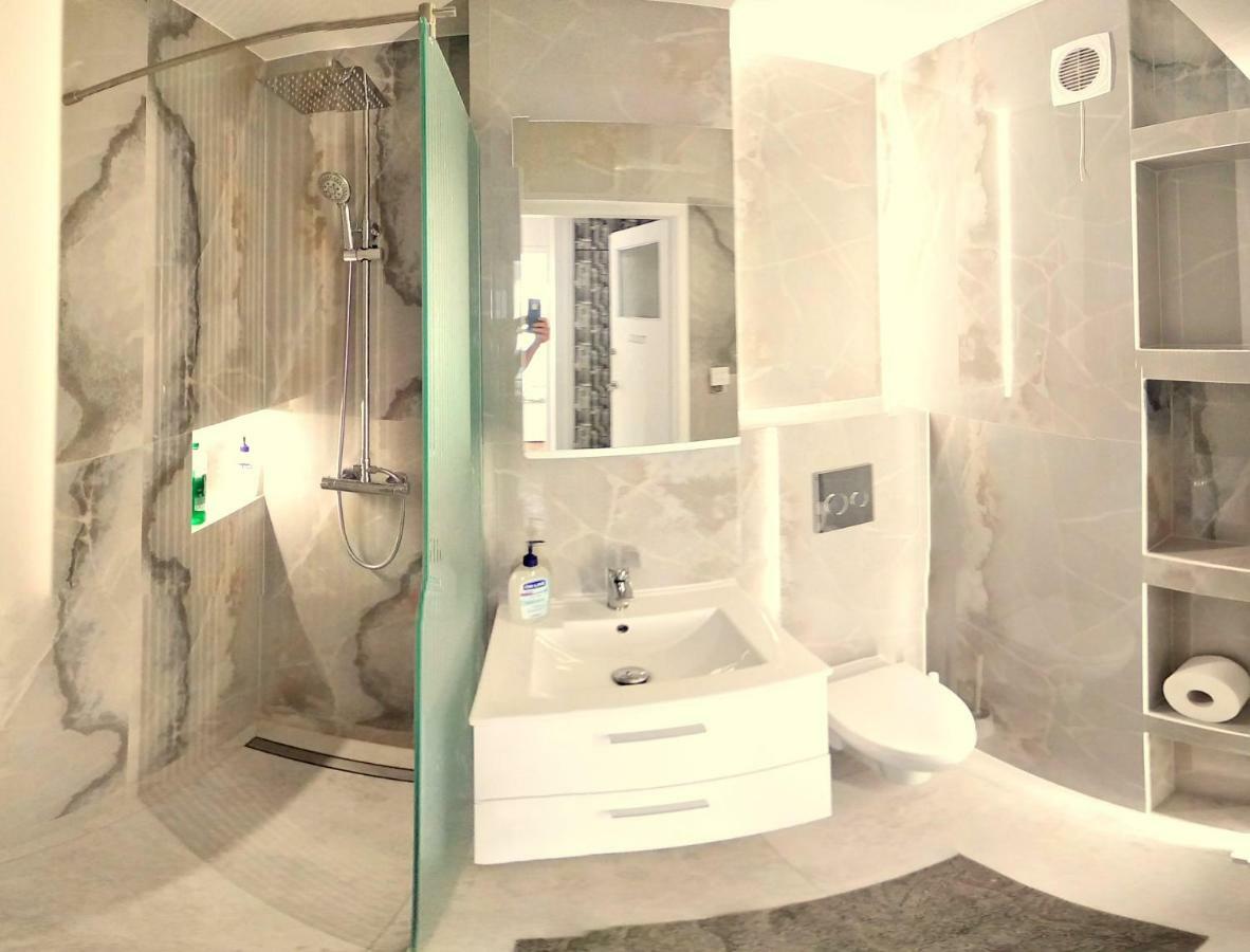 Studio Zelazna Rooms Near Old Town วอร์ซอ ภายนอก รูปภาพ